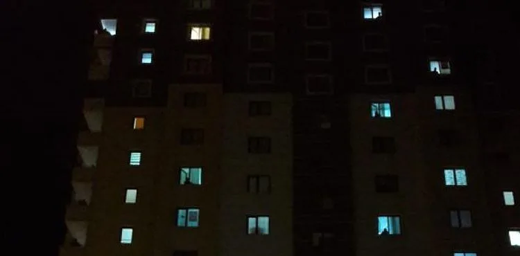 Kayseri'de 56 ailenin yaşadığı apartmandaki karantina uygulaması sona erdi