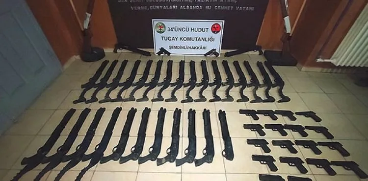 Hakkari'de çok sayıda silah ve mühimmat ele geçirildi