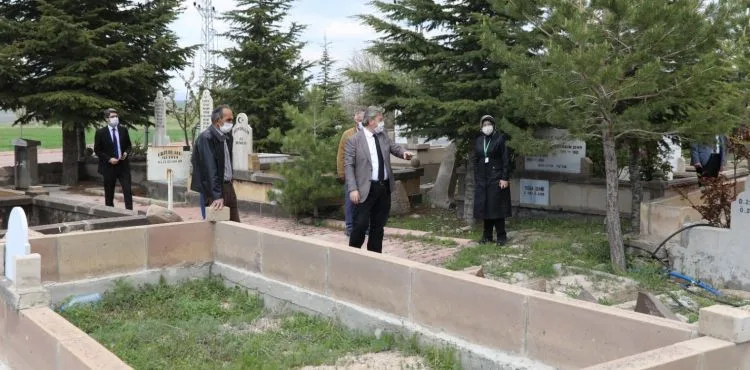 MELİKGAZİ’DE MEZARLIKLAR BAKIM VE ONARIMDAN GEÇİYOR