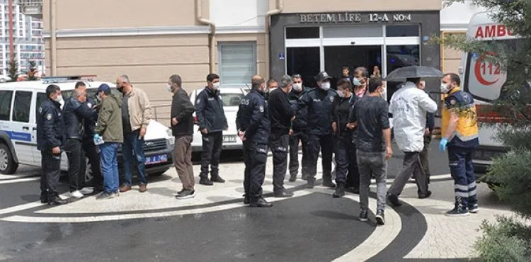 Bina görevlisi, tartıştığı su tesisatçısını pompalı tüfekle vurdu