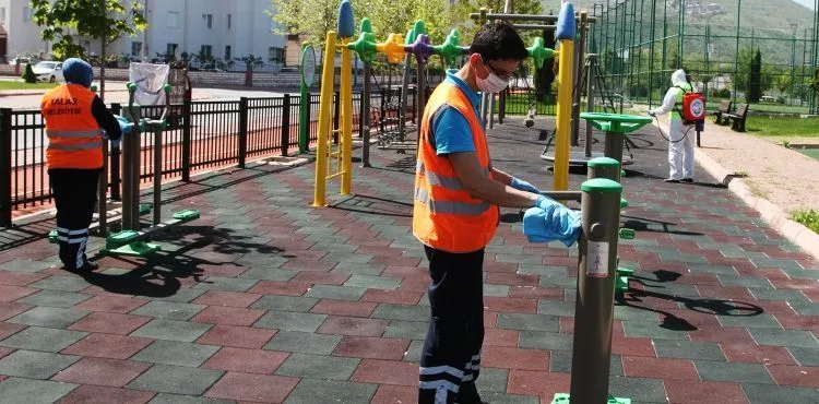 TALAS’TA PARKLAR ÇOCUKLARI BEKLİYOR