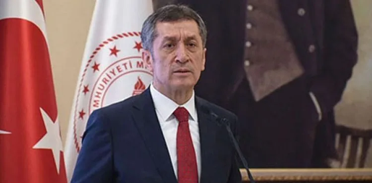 Bakan Selçuk'tan 'canlı sınıf' paylaşımı