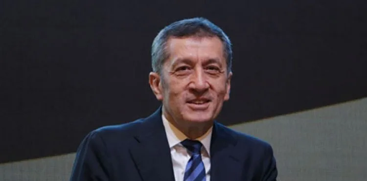 Bakan Selçuk'tan gençlere: Yaptığın her işi severek yap