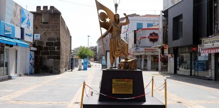 Kayseri'de, kısıtlamanın son günü cadde ve meydanlar bomboş