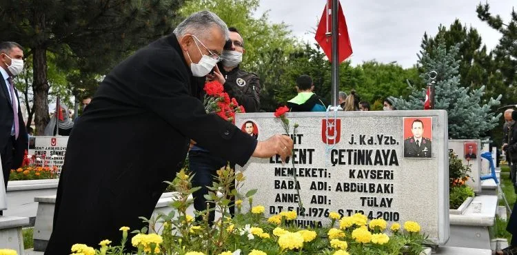 “ŞEHİTLERİMİZ BİZDEN ŞEFAATÇİ OLSUNLAR”