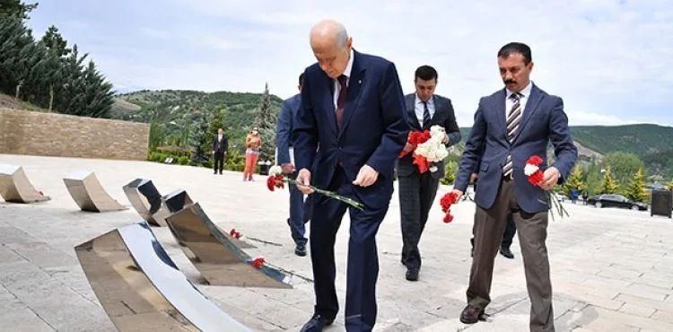 Bahçeli, Ülkücü Şehitler Anıtı'nı ziyaret etti