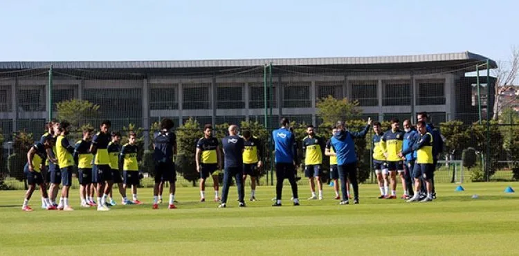 Fenerbahçe günü çift antrenmanla tamamladı