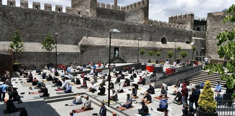 FETHİN RUHUNA UYGUN CUMA NAMAZI