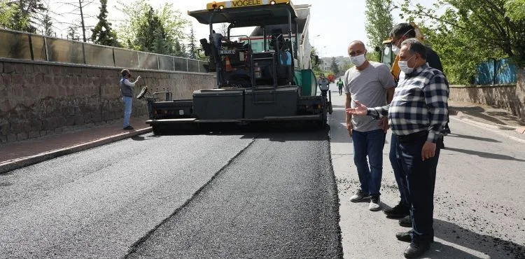 YAZ GELDİ, ASFALT YOLA SERİLDİ
