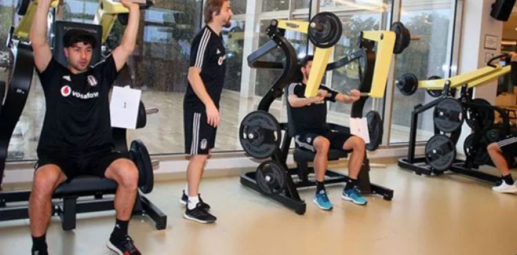 Beşiktaş'ta günün ilk antrenmanı salonda yapıldı