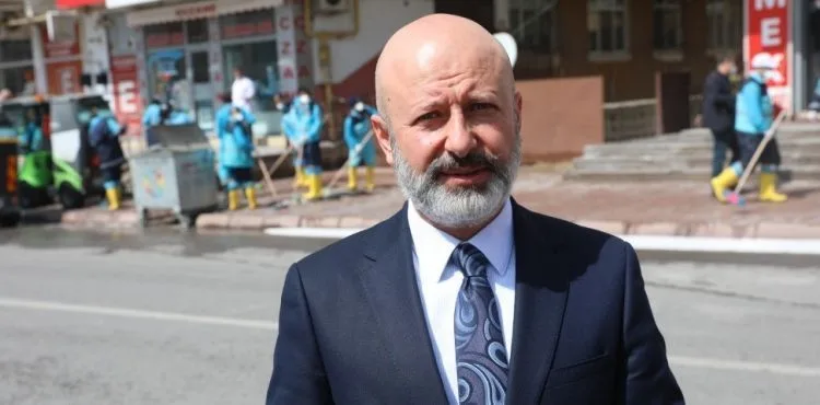 KOCASİNAN’DA NORMALLEŞME SÜRECİNDE TEMİZLİK VE DEZENFEKTE SEFERBERLİĞİ