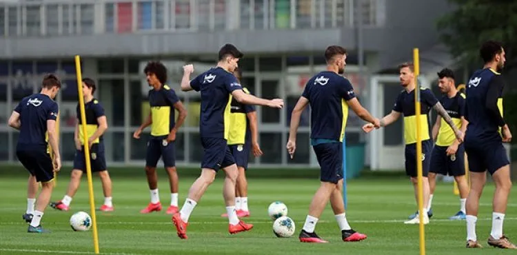 Fenerbahçe'nin idmanını yöneticiler de izledi