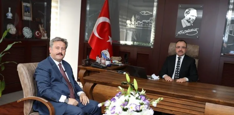 BAŞKAN PALANCIOĞLU, KAYMAKAM ERKAYA YIRIK’A MELİKGAZİ’YE HİZMETLERİ İÇİN TEŞEKKÜR ETTİ
