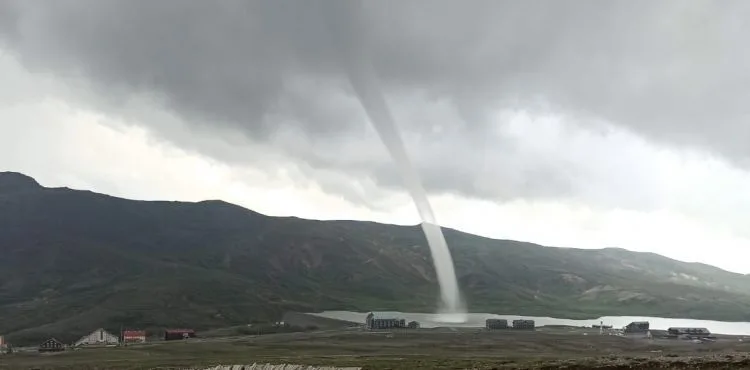 Erciyes Tekir göletinde çıkan hortum korkuttu
