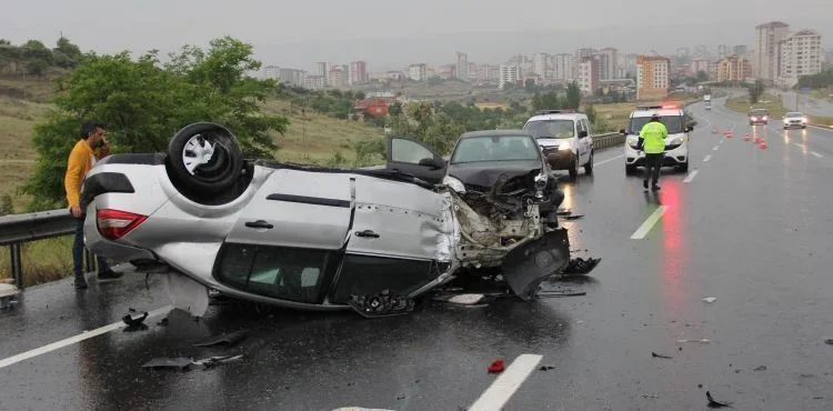 Kayseri'de iki otomobil çarpıştı: 2 yaralı