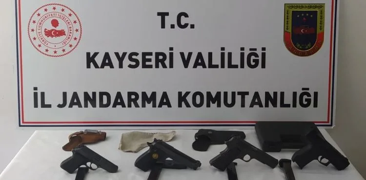 Jandarmadan ruhsatsız tabanca operasyonu: 2 gözaltı