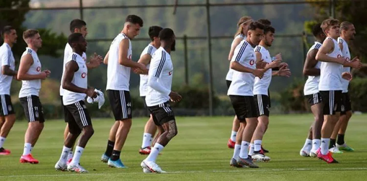 Beşiktaş’ta 2 futbolcunun koronavirüs testi pozitif çıktı