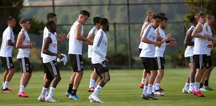 Beşiktaş’ta 2 futbolcunun koronavirüs testi pozitif çıktı