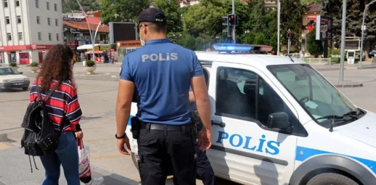 YKS adaylarının yardımına yine polis yetişti