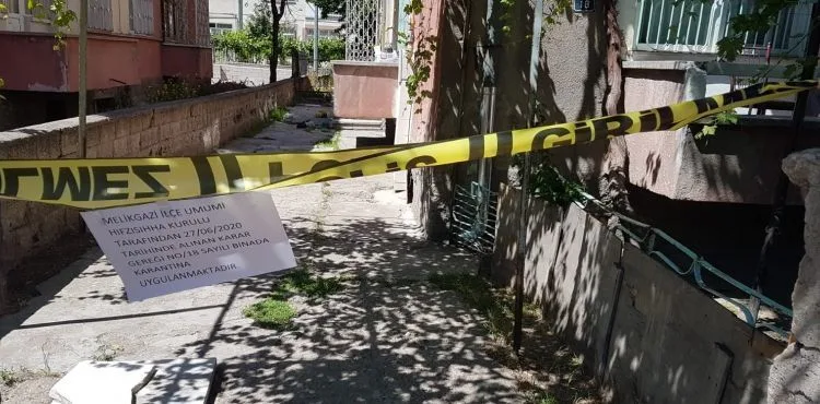 Kayseri'de 2 binaya koronavirüs karantinası