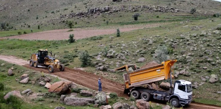 TALAS’TA KIRSALA HİZMET YAĞIYOR