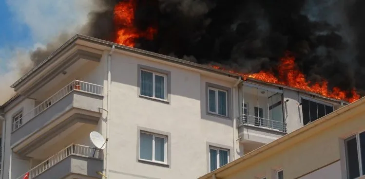 Kayseri'de çatı yangını