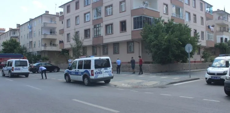 Sokak ortasında silahlı kavga