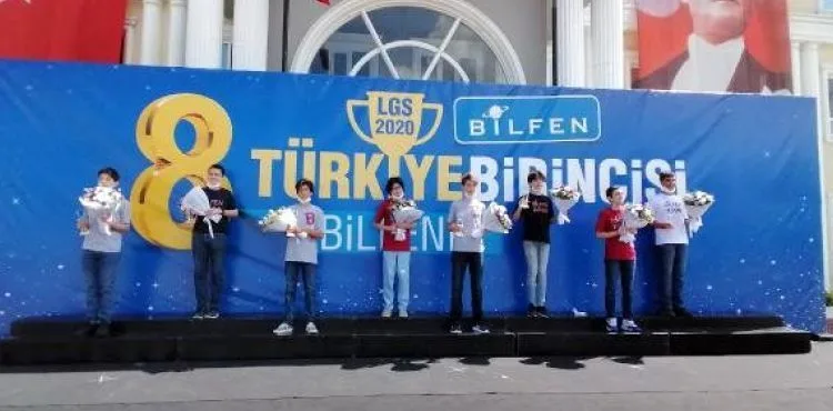 LGS birincileri ailelerini gururlandırdı