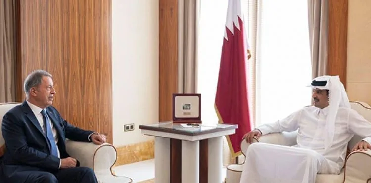 Bakan Akar, Katar Emiri Al Thani ile görüştü