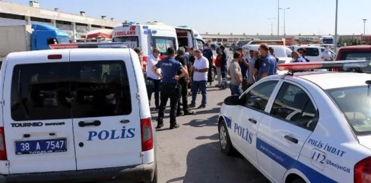 Suriyeli hamalların 'kasa indirme' kavgası: 3 yaralı