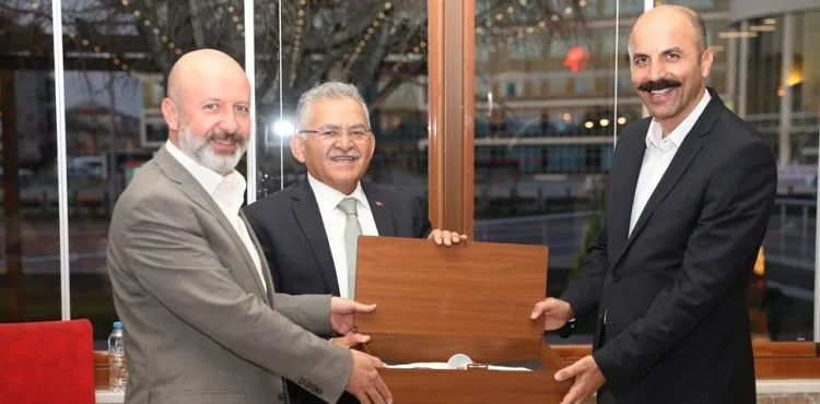 KOCASİNAN KAYMAKAMI HÜSEYİN KARAMEŞE ONURUNA VEDA YEMEĞİ