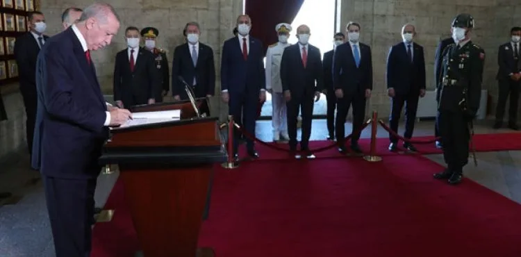 Cumhurbaşkanı Erdoğan ve YAŞ üyeleri, Anıtkabir’i ziyaret etti