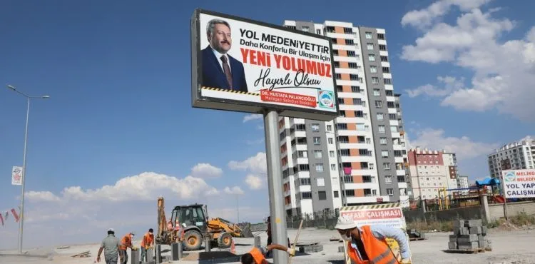 MELİKGAZİ İLÇEYE YENİ YÜRÜYÜŞ YOLLARI YAPIYOR