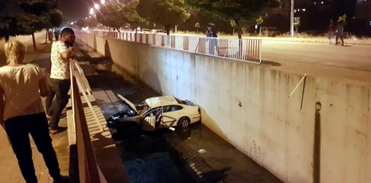 Sulama kanalına düşen otomobildeki 2 kişi yaralandı