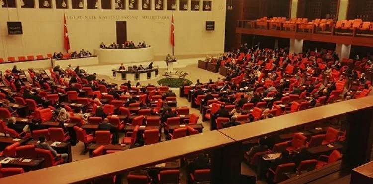Sosyal medya düzenlemesine ilişkin kanun teklifi, TBMM'de kabul edildi