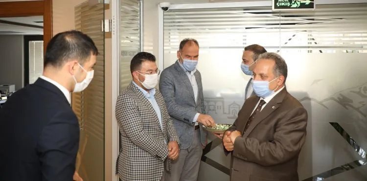 BAŞKAN YALÇIN PERSONELLE BAYRAMLAŞTI