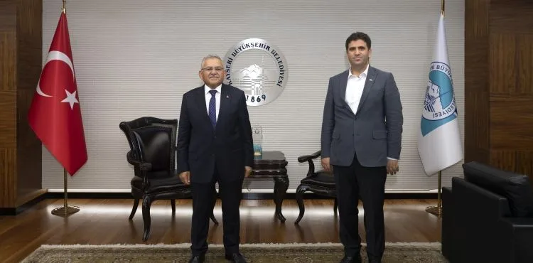 Kütüphaneler ve Yayımlar Genel Müdürü Hamdi Turşucu, Büyükşehir Belediye Başkanı Dr. Memduh Büyükkılıç’ı ziyaret etti.