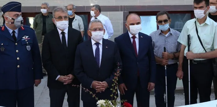 “İKİ SEVİNCİ BİR ARADA YAŞIYORUZ”