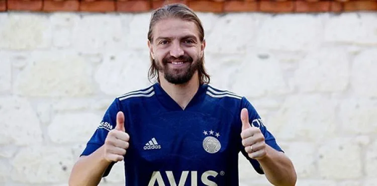 Caner Erkin'den Fenerbahçe'ye 2+1 yıllık imza
