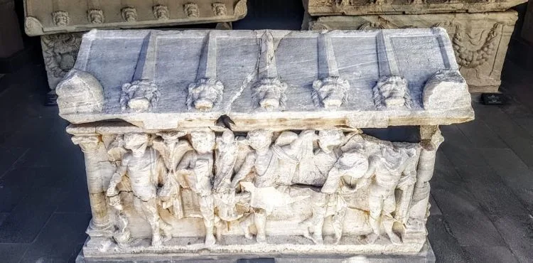 İnşaat temel kazısında bulunan 2 lahit müzede sergileniyor