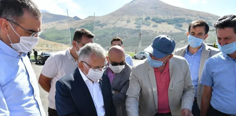 BÜYÜKKILIÇ, “HİSARCIK-HACILAR” ARASINDAKİ YOLA NEŞTER VURDU