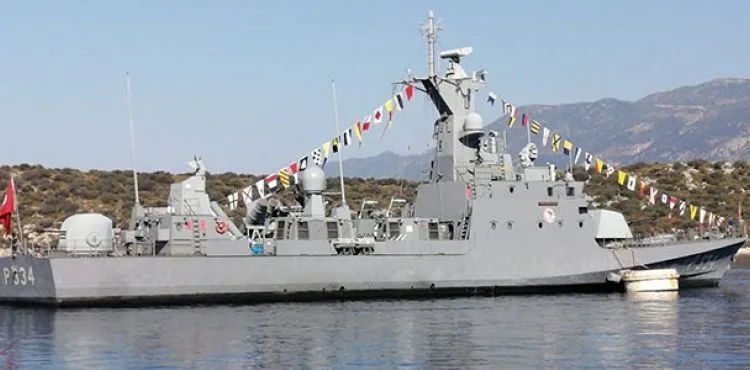 Türk savaş gemilerinin Kaş'taki bekleyişi sürüyor