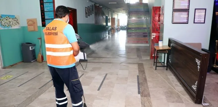 TALAS’TA TEMİZLİK, HİJYEN VE DEZENFEKSİYON SÜRÜYOR
