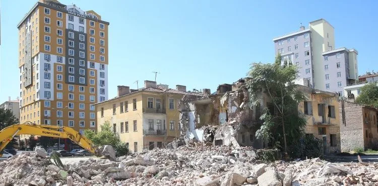 BAŞKAN TALİMAT VERDİ, BÜYÜKŞEHİR TEMİZLEDİ