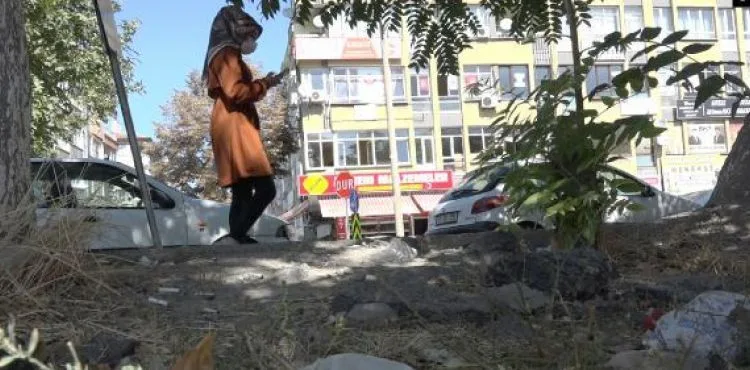 'Maskeyi yere atmak, kişilik bozukluğu'