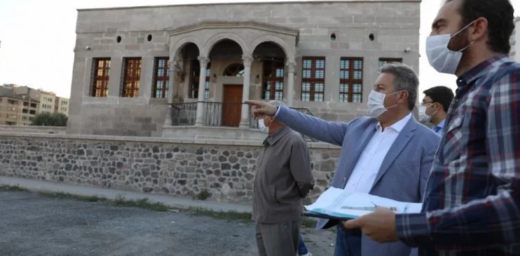 Başkan Dr. Palancıoğlu mahallenizde incelemelerde bulunuyor “
