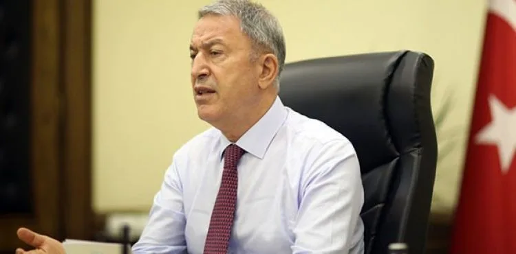 Bakan Akar: Macron problemlerin üzerine benzin döküyor