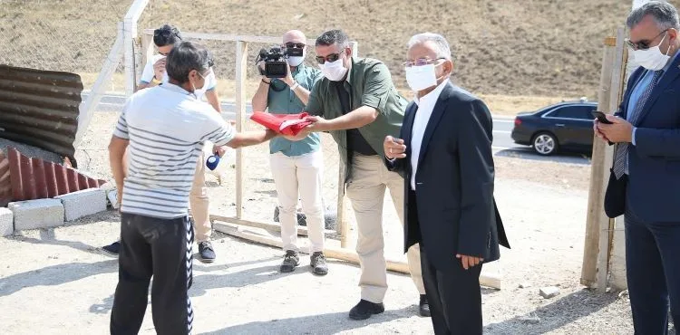 BAŞKAN BÜYÜKKILIÇ’IN “TÜRK BAYRAĞI” HASSASİYETİ