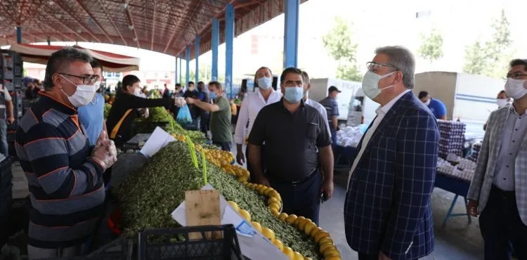 BAŞKAN DR. PALANCIOĞLU, SEMT PAZARYERİNDE KORONA VİRÜS ÖNLEMLERİNE BİZZAT İŞTİRAK EDİYOR.