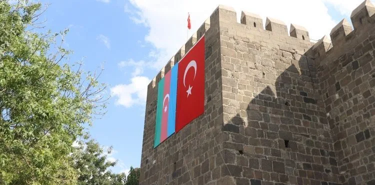 BÜYÜKKILIÇ’TAN “İKİ DEVLET, TEK MİLLET” MESAJI